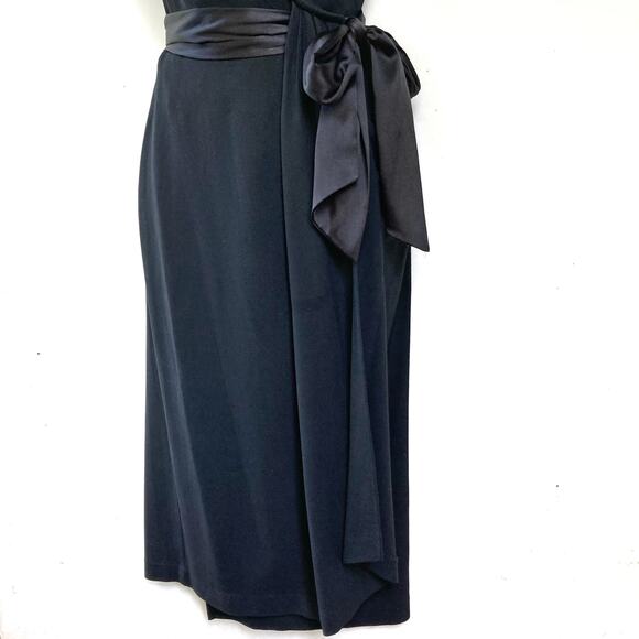 Vintage Diane von Furstenberg “Antoinette” Wool Wrap Dress | Fall Heritage Edit - Picture 10 of 16